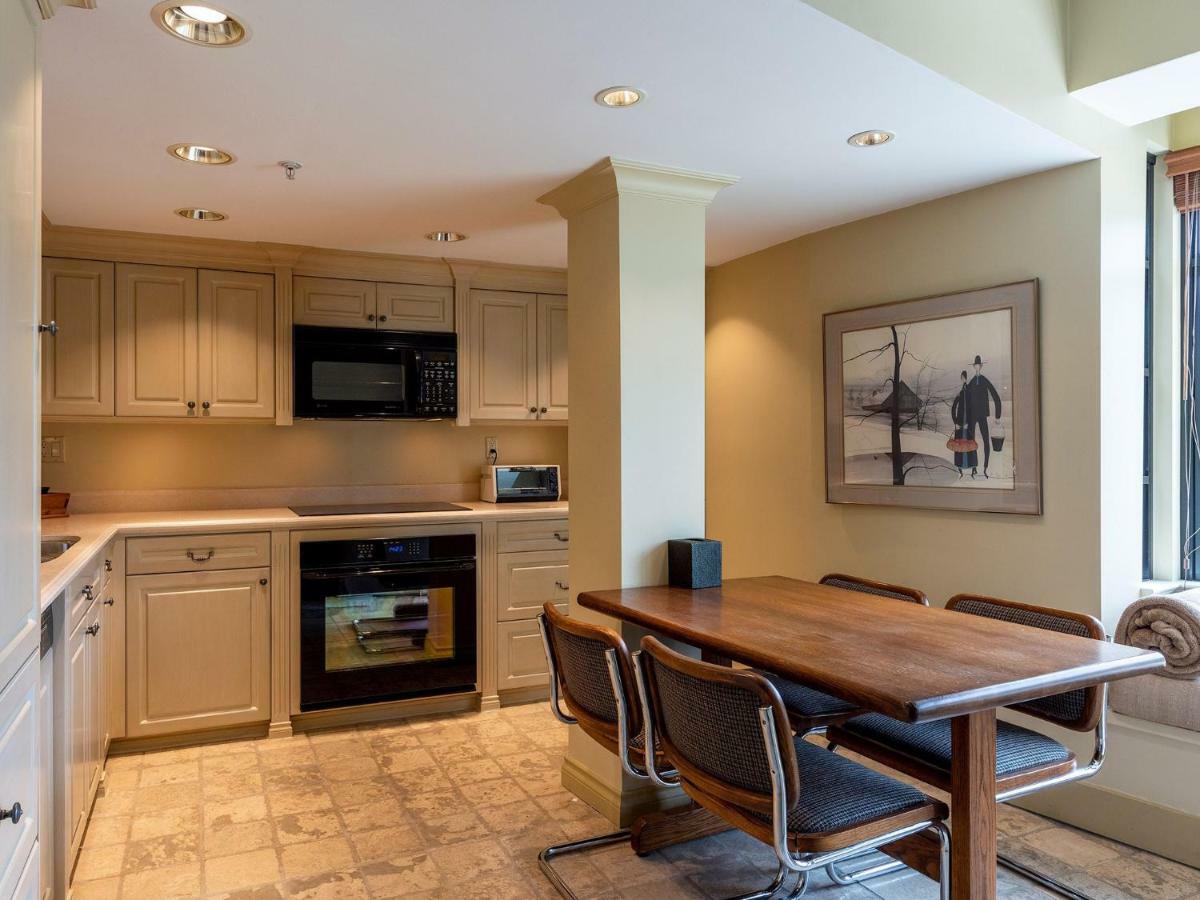 Gibbons Life Accommodations Whistler Extérieur photo